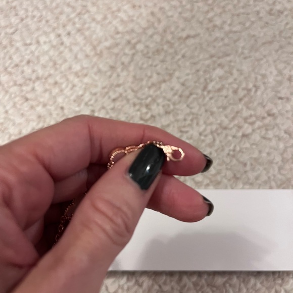 Rose gold & Mother of Pearl clover bracelet - Picture 3 of 5